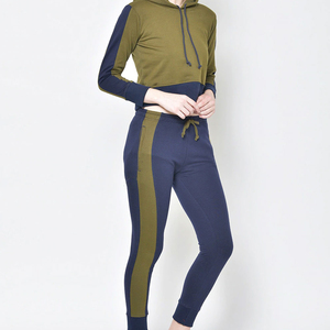 Ensemble de survêtement pour femme au style unique, qualité supérieure, best-seller, manches longues, lavable, service OEM, survêtement pour femme à capuche et pantalon - Product Image 3