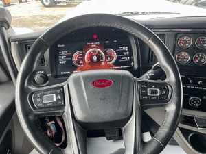 COMPRE CON NOSOBRAS: Camión Semirremolque Sleeper 2025 589 Económico - 510HP Envío Mundial Puerta a Puerta - Product Image 2