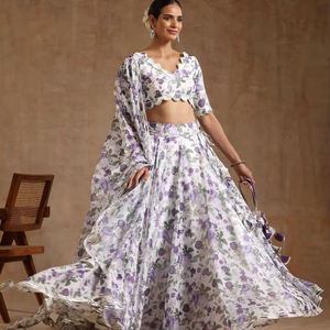Lehenga Choli blanc à imprimé floral avec motif de fleurs violettes et dupatta, tenue ethnique de créateur pour mariage, fête et occasions festives - Product Image 1