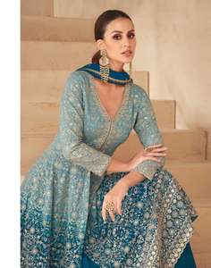 Traje Salwar Gulnaaz de Alta Demanda, Diseño de Diseñador, Ropa de Boda o Atuendo para Fiestas y Eventos Nocturnos Disponible a un Precio Accesible - Product Image 2