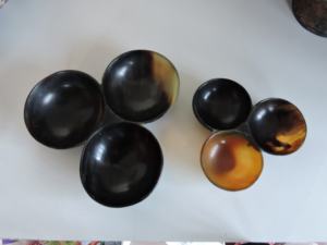 Bols à servir en corne de style moderne, de bonne qualité, aspect élégant, bols à salade, utilisés dans les hôtels et les restaurants, à prix abordable, en provenance d'Inde - Product Image 5