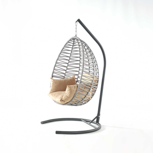 Chaise balançoire moderne à deux places pour l'extérieur avec support en métal Meubles en rotin et osier pour hôtels - Product Image 2