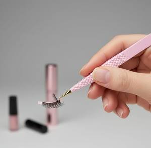 Pince à épiler classique OEM pour cils - Acier inoxydable de haute qualité, durable, précision optimale, prise en main parfaite, longueur 12 cm, pointe lisse, usage professionnel en salon - Product Image 4