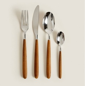 Elegante juego de cubiertos de madera ecológico diseñado para una cena sostenible y artesanía de primera calidad - Product Image 2