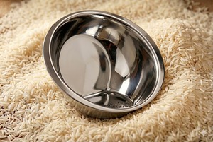 ชามผสมสแตนเลสเคลือบโครเมียม 2-in-1 พร้อมรูระบายน้ำในตัว (ตะแกรงกรอง) ใช้กับเครื่องล้างจานและเตาอบได้ - Product Image 2