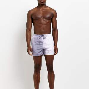 Short de bain irisé gris à rayures, coupe classique 100% Nylon Polyamide avec poches latérales et taille élastique - Product Image 4