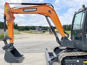 Doosan เครื่องขุด DX55-9CN 2022พร้อมปั๊มแบริ่งและเกียร์5400กก. - Product Image 2