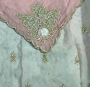 Costumes de designer moderne indien pakistanais de qualité supérieure brodés à la main pour les femmes beau style traditionnel avant-gardiste - Product Image 3