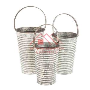 Juego de 3 Cubos Galvanizados para Decoración Interior y Exterior, Macetas Grandes con Asa de Madera - Product Image 3