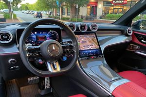 Mercedes-AMG GLC 43 AWD 2024 Usado, Color Rojo y Interior Negro, Equipamiento de Alta Gama, Sin Modificaciones - Product Image 4