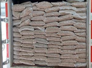 Pellets de madera DIN PLUS / EN Pellets de madera Venta al por mayor de Europa Pellets de madera de biomasa en bolsas de plástico de 15kg. - Product Image 3