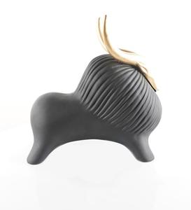 Figurine de yak en noir et or Statuette en polyrésine au design moderne en plastique pour figurine en polyrésine Sprin Yak noir et or - Product Image 5