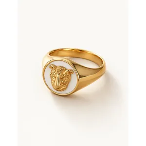 Bague vintage en acier inoxydable plaqué or 18 carats avec motif tigre, ajustable, bijou tendance pour anniversaire - Product Image 1