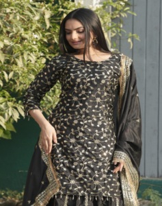 Traje Chinon Sharara bordado de nuevo diseñador con trabajo bordado de secuencia Stich completo con trabajo de bordado pesado elástico - Product Image 1