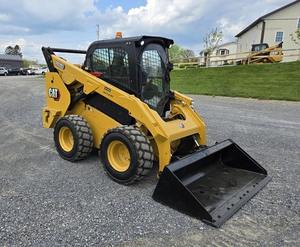 2025 JOHN Deerre 317G Diesel Skid Steer Front Loader 72 "Cubo Pistas de goma estrechas ROPS Controles manuales Joystick Horas 1 - Product Image 5