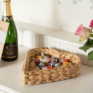 Bandeja de jacinto de agua Precio competitivo Bandeja en forma de corazón de jacinto de agua Bandejas trenzadas hechas a mano hechas en Vietnam - Product Image 1