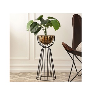 Nouvel arrivage de pots de plantes au design classique Décoration de la maison Pot de fleurs Décoration d'intérieur Pot de plantes avec support par les fournisseurs indiens - Product Image 1
