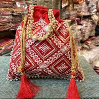 Style indien Chikankari Lucknowi Potli brodé avec poignée en perles avec Zari Work Potli sacs à main pour mariage et retour faveur