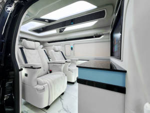 Conversion de fourgon Aspire |   7 places, sièges en <span class=keywords><strong>cuir</strong></span>, intérieur blanc, séparateur d'intimité, transmission automatique, LED, luxe pour Hiace - Product Image 2