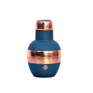 Carafe à eau en cuivre de créateur la plus vendue Style unique avec couvercle en matériau étanche avancé pour bouteille d'eau en cuivre - Product Image 2