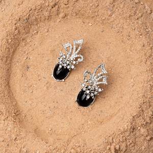 Boucles d'oreilles exclusives en perles faites à la main pour femmes et filles Bijoux de mode avec un style traditionnel coloré unique - Product Image 3