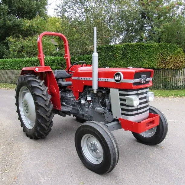 جرار Massey Ferguson مستعمل إلى حد ما للبيع بسعر الجملة المخفض