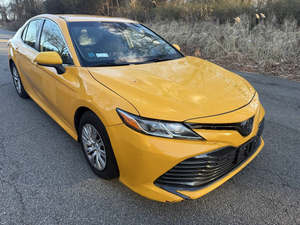 Camry LE 2018 Usado en Buen Estado, Volante a la Izquierda, Emisión Euro IV, 50001-75000 Millas, 150-200 CV - Product Image 2