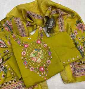 Tenue de créateur moderne Excellente qualité Pantalon Kurti en soie lourde et Dupatta avec main lourde et fil Fournisseur indien - Product Image 4