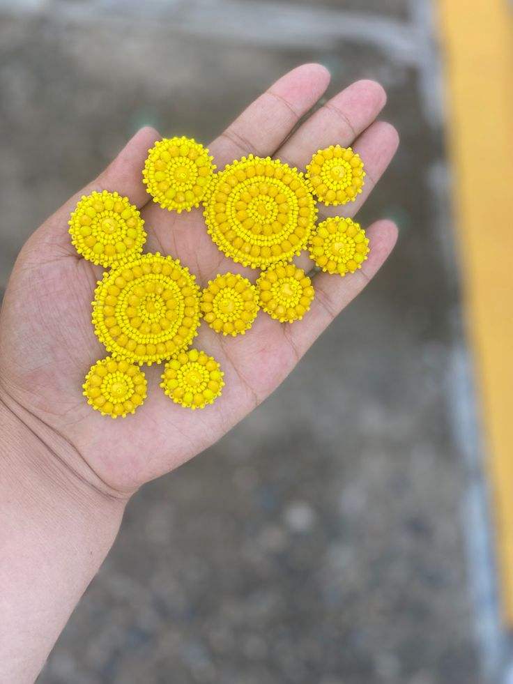 สีเหลือง