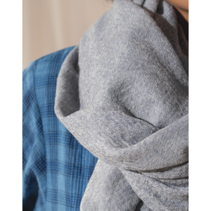 Bufanda Larga de Lana con Logotipo Personalizado, Diseño Moderno en Material de Cachemira - Product Image 2