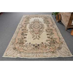 พรมตุรกีวินเทจคลาสสิกสีเบจสีชมพู5.6 x ผ้าขนสัตว์ปะต่อสานสำหรับห้องนั่งเล่นปริศนารูปสี่เหลี่ยมผืนผ้าลายห้องโถงน้ำยาง - Product Image 1