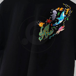 Camiseta de estilo moderno con bordado, tela ligera y cómoda, camiseta con bordado estilo streetwear, ropa para venta en línea. - Product Image 4