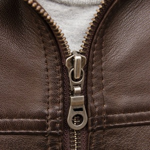 แจ็กเก็ตหนังแฟชั่นมีฮู้ดสำหรับผู้ชายแจ็กเก็ตหนังแฟชั่นสำหรับผู้ชายสีทึบย้อมสีล้วนออกแบบได้ตามต้องการสินค้ามาใหม่2025 - Product Image 6