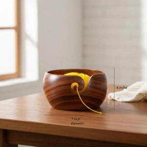 Tazón de Madera Pulida Clásico y Ligero para Servir Alimentos de Rani Industries - Product Image 1