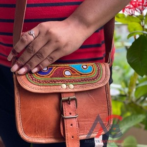 Bolso de hombro de piel de cabra hecho a mano para mujer, bandolera cruzada de 5x7 pulgadas, monedero de cuero - Product Image 1