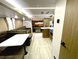 Roulotte Fairly KH d'occasion 2026 Forest River Wildwood X-Lite 28VBXL prête à la vente - Product Image 3