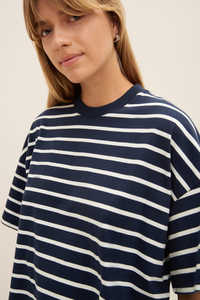 Fournisseur de t-shirts pour femmes à coupe ample, t-shirts surdimensionnés de haute qualité, tissu en coton doux, parfait pour les marques de mode et les commandes en gros - Product Image 4