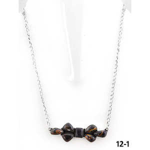Collar con Turquesa Negra y Plata de Ley Estilo Suroeste, Hecho a Mano con Estilo - Product Image 1