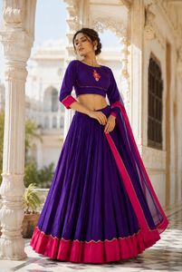 Conjunto de Falda y Blusa de Algodón Camric Puro, Especial para Navratri, Ropa Festiva para Fiestas, Estilo Étnico Tradicional Indio-Pakistaní - Product Image 4