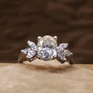 Anillo de compromiso de estilo ovalado y marquesa con diamantes de 7 piedras para mujer - Product Image 1