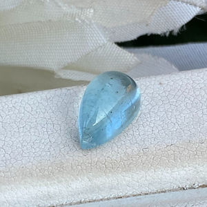 พลอยคาโบชอนทรงลูกแพร์พลอยสีฟ้าน้ำทะเล3.06กะรัต - Product Image 1