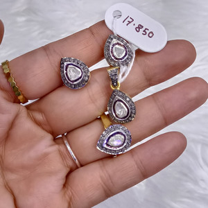 Juego de Joyería de Plata 925 Chapada en Oro con Diamantes Polki, Aretes, Colgantes y Anillos de Buena Calidad - Product Image 1