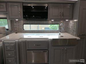 Nueva Caravana H-o-l-i-d-a-y R-a-m-b-l-e-r A-r-m-a-d-a-4-0-M 2025 con Capacidad para 4-6 Pasajeros, Emisión Euro 6 - Product Image 2