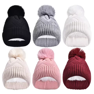 Bonnet en tricot avec logo en cuir personnalisé, bonnet d'hiver de haute qualité, en peluche et épaissi, logo, bonnets en tricot d'hiver - Product Image 1