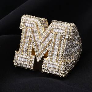 Anillo de Hombre Personalizado Estilo Hip Hop, Chapado en Oro, con Letra Inicial, Diamantes Moissanite VVS, para Unisex - Product Image 1