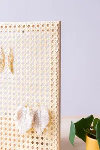 Elegante diseño Natural ratán mimbre pendientes percha pantalla decorativa maquillaje Mesa mimbre ornamento al por mayor - Product Image 6