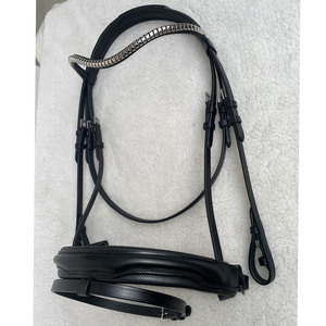 Brida para Caballo de Cuero Negro Premium con Banda Frontal de Acero Inoxidable Estilo Ondulado y Muserola Acolchada, Brida de Equitación Inglesa - Product Image 2