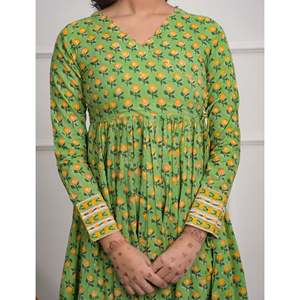 Vestido Verde Angrakha de Algodón con Diseño Personalizado, Cintura Imperio, Transpirable y Elegante para Mujer, Ideal para Días de Fiesta - Product Image 2