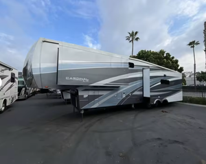 Precio de Subasta Autocaravana Usada Forest River Cardinal Luxury 380RLX 2023, Interiores Espaciosos, Una Habitación, 4-6 Pasajeros, Euro 5, en Venta - Product Image 2