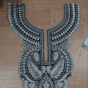 Collier ras du cou métallique de mode personnalisé en acier inoxydable de haute qualité pour les femmes patchs brodés à coudre chaîne de cou - Product Image 1